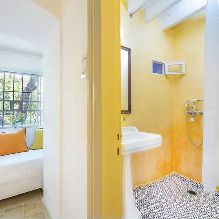 Archontiko Angelou 알린다